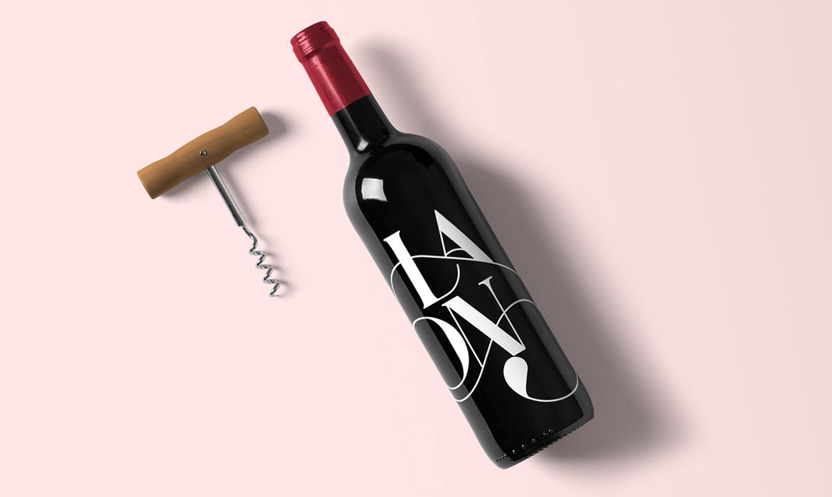 mock-up-wine-bottle